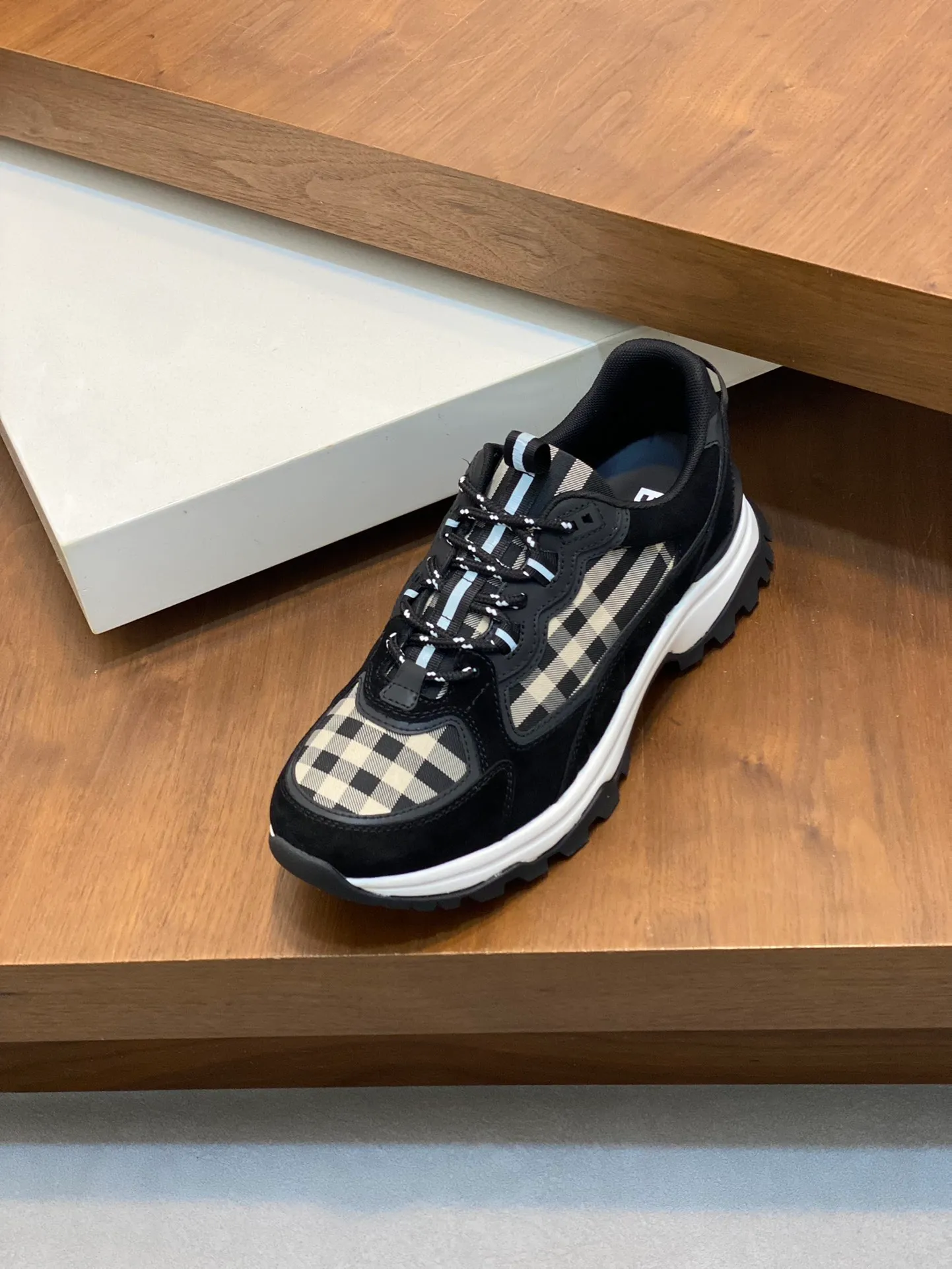 💰660 Burberry 2024🆕Ss men's classic low-cut thick-soled sneakers, made of first-grain cowhide and decorated with the new brand logo. First-layer cowhide foot pads, heel decorated with Burberry letter embossed logo, T men's men's shoes 💰U original outsole! Size: 39-44 (customized at 38.45)